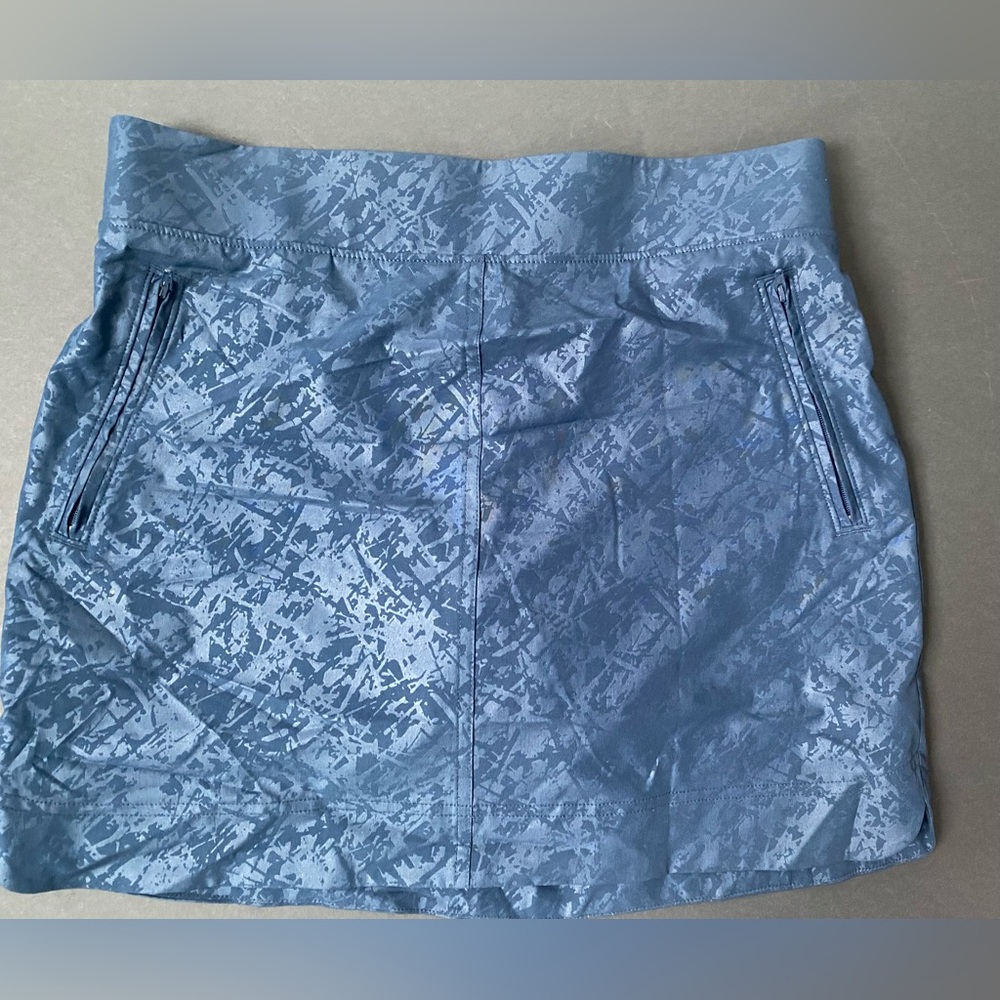 Orvis Women's Embossed Pull-On Travel Skort blue abstract patterned fabric small